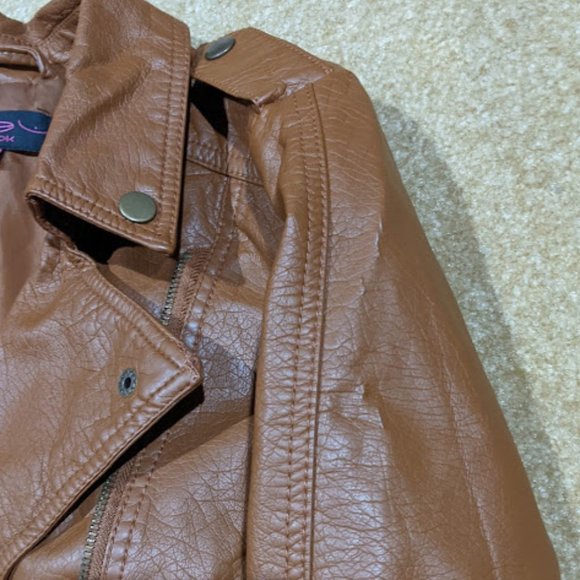 neu look Brown Faux Leather Cropped Jacket - Picture 6 of 9